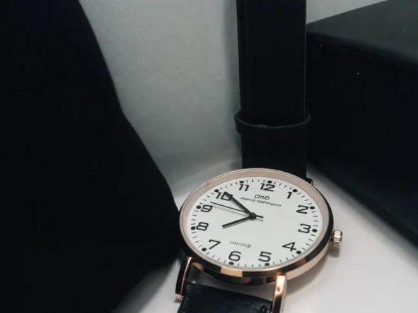 Black Daniel Wellington Watch for Women | Stylish Wrist Watch (Without Box)